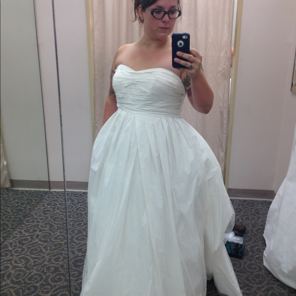 Vera Wang White (Vw351071) wedding dress size 16